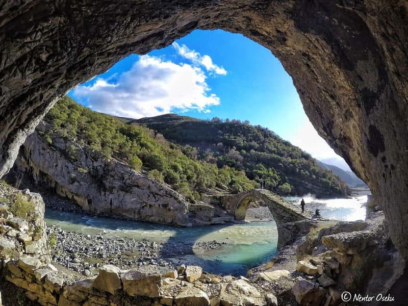 A Day in Permet: Swim in Thermal Baths and Langarica Canyon - The road inland and the 15-minute Tepelenë stop