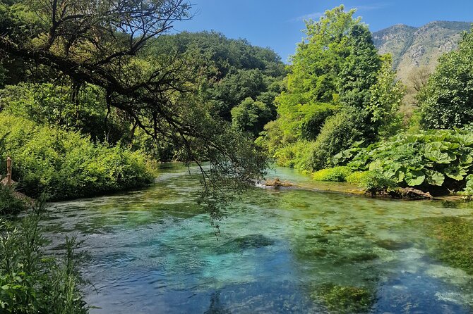 Blue Eye Kayak , Walking Tour & Lekursi Castle - Guide style and group experience