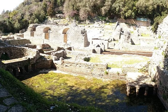 Butrint, Ksamil, Blue Eye, Lekuresi Castle. All-in-one daytrip. - The Blue Eye: beautiful water, awkward logistics