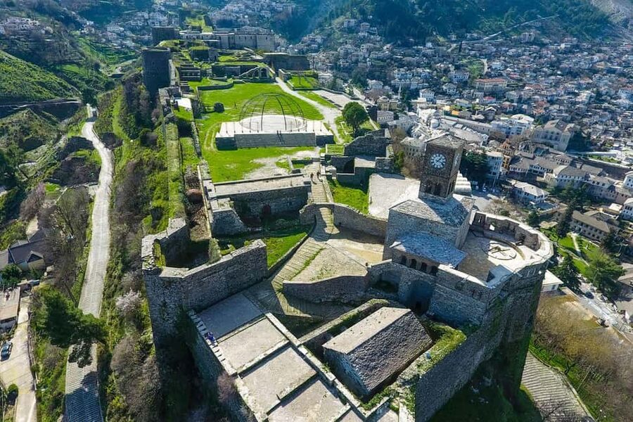 Day trip from Saranda : Blue Eye and Gjirokastra - Stone lanes and shopping in the Gjirokastra bazaar