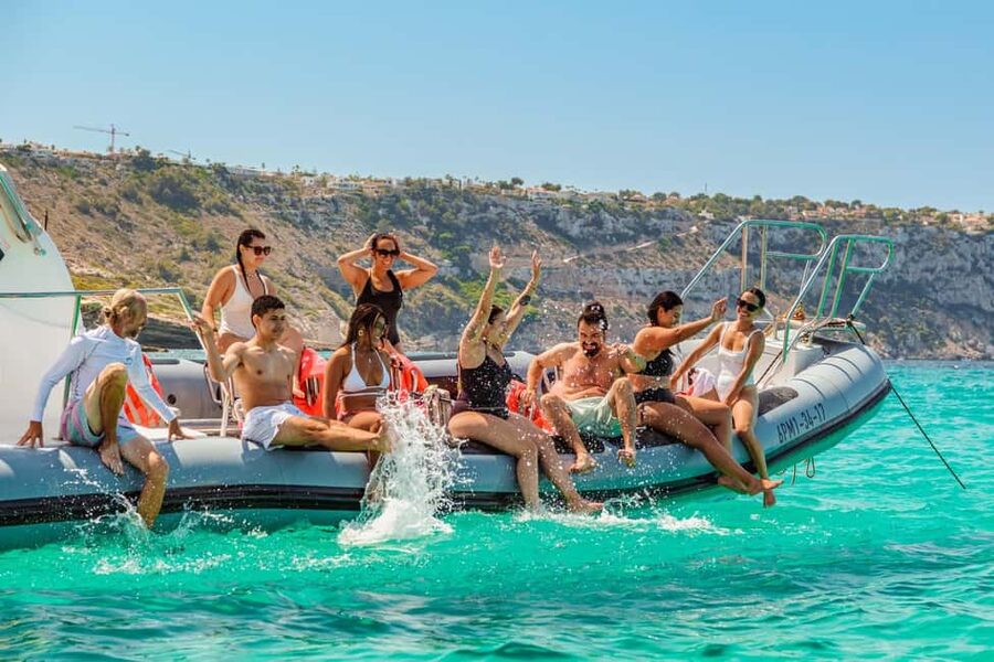 Durres & Tirana: Speed Boat Trip to Sazan, Karaburun & Cave - Meeting the boat team in Vlorë