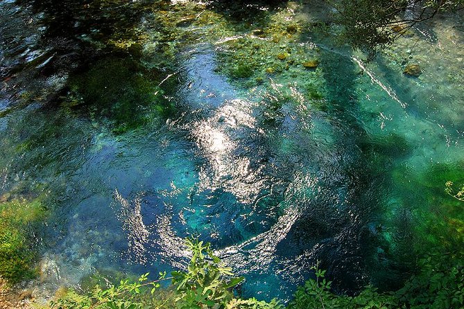 Explore Blue Eye- The Monument of Nature - Reaching the spring and seeing the blue pupil