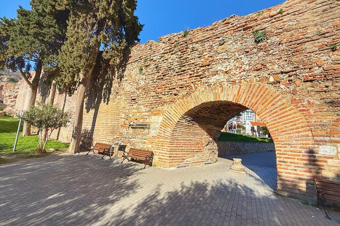 From Tirana: Durres city & Golem beach, Sun & History Day Trip - How the guiding affects the day