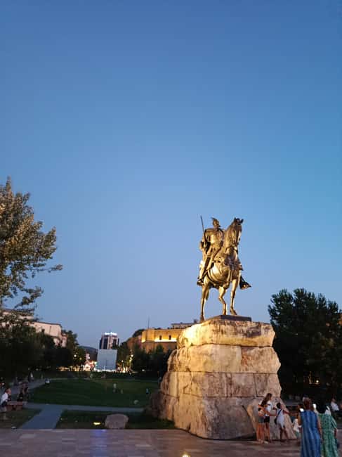 Guided tour in Tirana - discoveries, history, culture (in FRENCH) - Why this French tour works so well in Tirana
