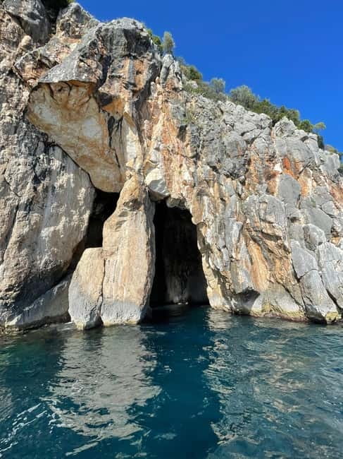 Himara:Daily trip to Gramma Bay with swimming stops - Shared trip or private boat