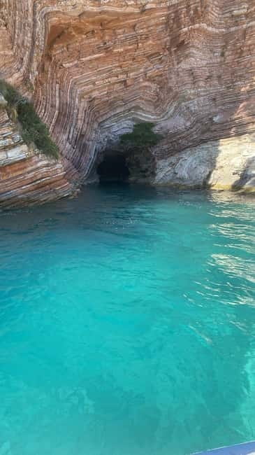 Ksamil Boat Tour To Pulebardha, Pigeon Cave & Snorkelling - Leaving Ksamil by speedboat