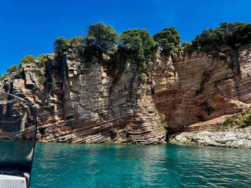 Ksamil Pigeon Cave Snorkeling free Drinks Speedboat In Group - Guide service, group size, and atmosphere