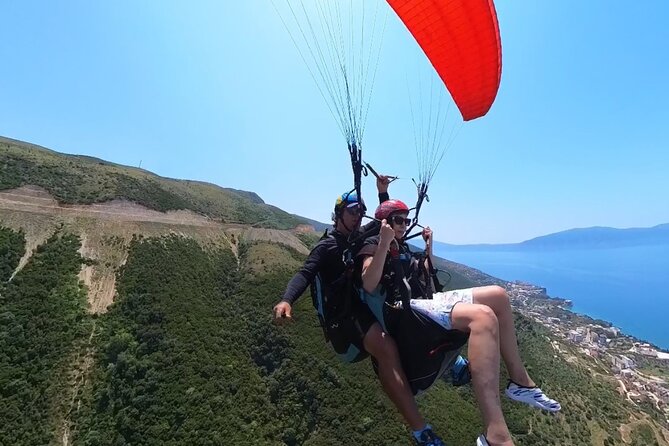 Paragliding Fly Tandem Vlora - Who will get the most from this flight