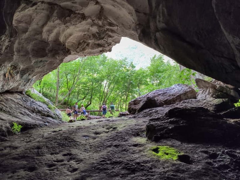 "Pëllumbas Cave, Erzeni Canyon & Petrelë Fortress Excursion" - The optional Petrelë zip line