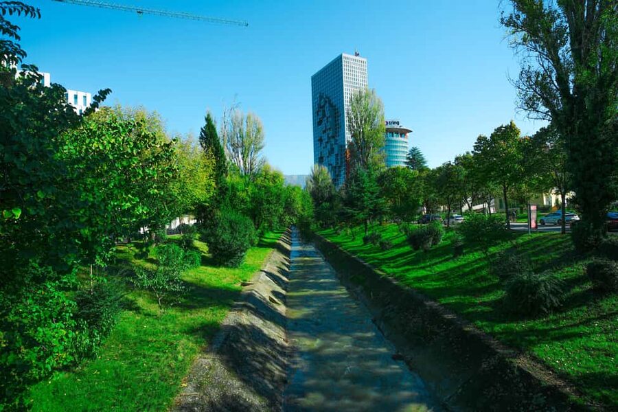 Personal photographer in Tirana (book a day in advance!) - A fast way to see Tirana and improve your holiday photos