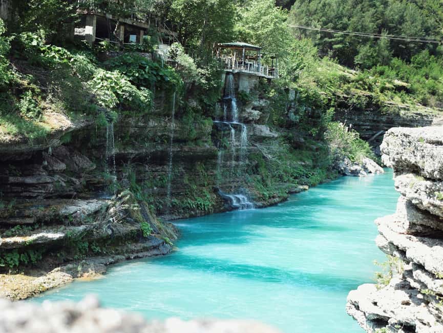 RED LINE: VIP daily tour with SUV: Vlore-Gjirokaster-Permet - Benja Thermal Baths beside Langarica Canyon
