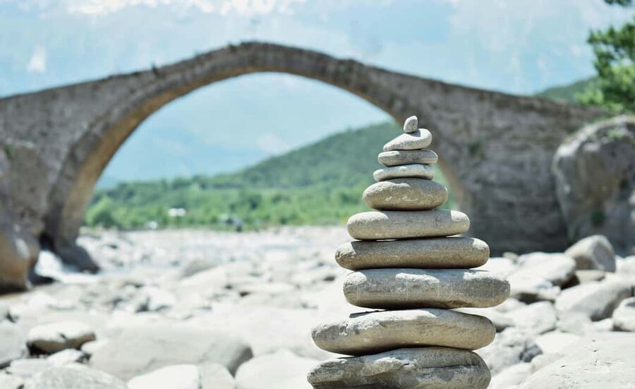 RED LINE: VIP daily tour with SUV: Vlore-Gjirokaster-Permet - The guide can make or break a packed day