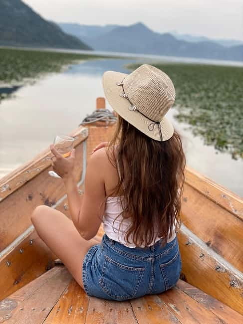 Romantic Sunset tour on Skadar lake with drinks and snacks - Lesendro Fortress in the evening light