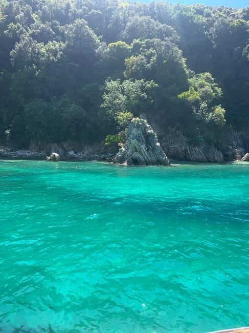 Saranda: Boat tour to 7 destinations end snorkeling - The best parts of the day