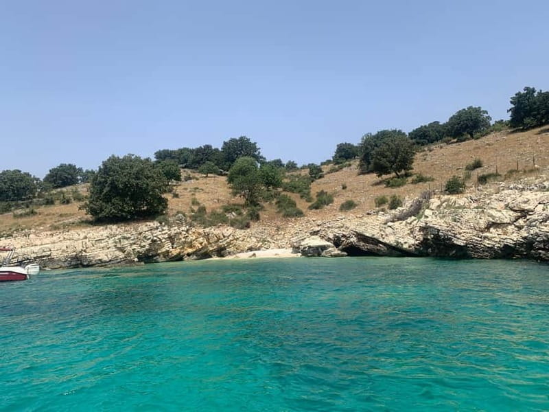 Saranda:Boat Tour to Kroreza with snorkelling,&umbrellas - The crew makes a real difference