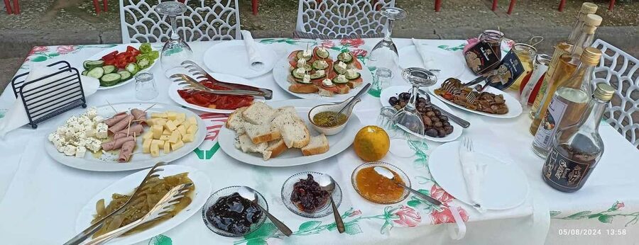 Saranda: Wine and raki tasting, local products. - Booking, timing, and cancellation details
