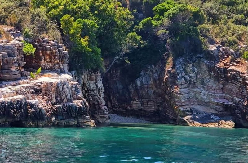 Sarandë: Boat Tour at Kroreza & Hidden Caves with Snorkeling - Shpella e Milotit opens the coastal ride