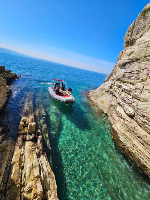 Sarandë: Boat Tour to Kroreza with Snorkel and free Umbrella - Kakome Bay brings another quiet water stop