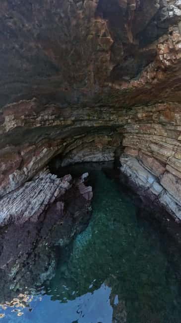 Sarandë: Boat Tour to Kroreza with Snorkel and free Umbrella - Miloti Cave and the first look at the coast
