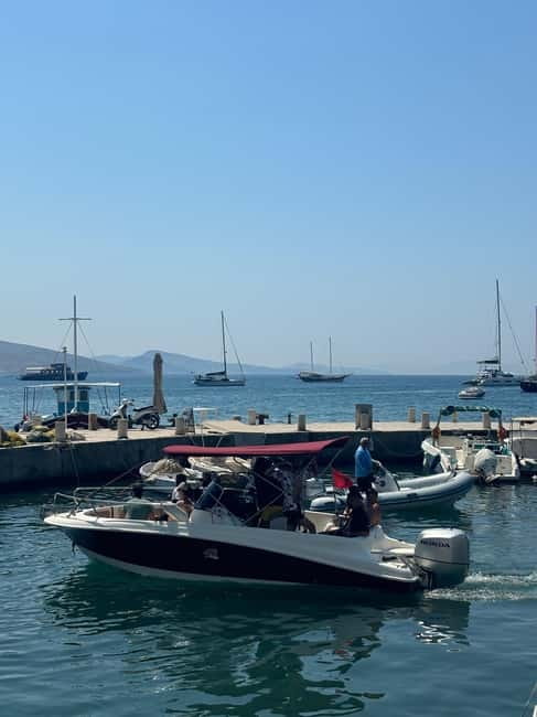 Sarandë: Boat Tour to North side of Sarandë - Finding the blue Vergo Tours stand