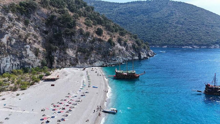 Sarandë: Boat Tour Turtle Cave Kakome & Krorez Snorkeling - What the crew and boat add