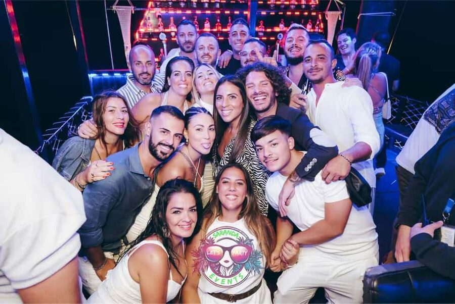 Sarande: Pub Crawl & Boat Party, 6 Shots, 1 Beer Club Entry - The four details that shape the night