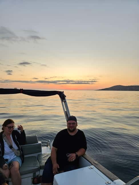 Sarandë: Sunset boat tour with local wine - Who should book this boat tour?