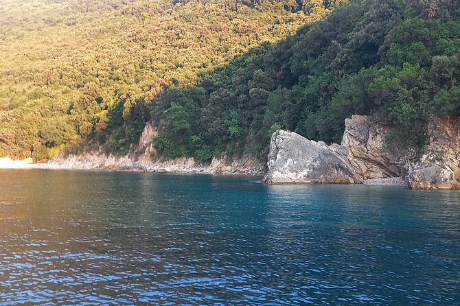Sarandë Velvet Horizons: A Dreamlike Sunset Cruise - The 150-Minute Schedule