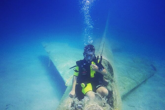 Scuba Diving in MIG-21 wreck - What you see around the aircraft
