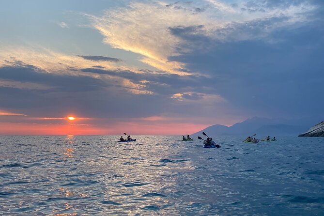 Sunset kayak/Sup tour - Lukova caves and Secret beaches - The return paddle to Lukova Beach