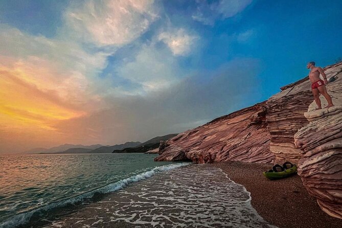 Sunset kayak/Sup tour - Lukova caves and Secret beaches - The first secret beach and its two little caves
