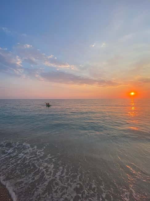 Sunset kayak/Sup tour - Lukova tiny caves and Secret beaches - Why Lukova works so well at sunset