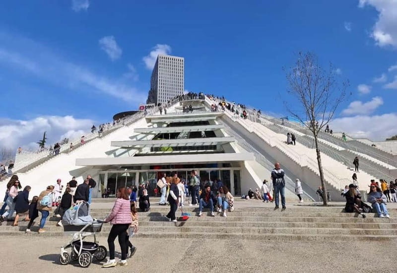 Tirana: A walk through the history of Albania. - National history in a city of public squares