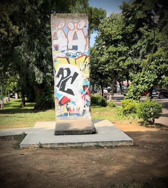 Tirana: Walking Tour through Attractions of Historic Center - Tirana Castle adds food and city life