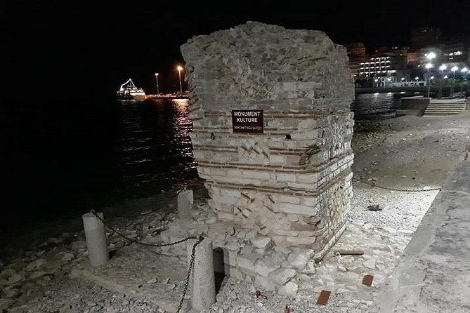 Tour of Saranda - Walking Saranda Embankment and the Incoming Gate of Onhezmus