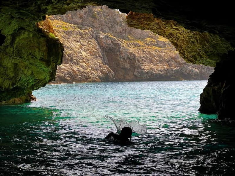Vlore: Grama Bay & Karaburun Caves 8-Hour Speedboat Tour - Starting at Olympia Tiki Bar in Vlorë